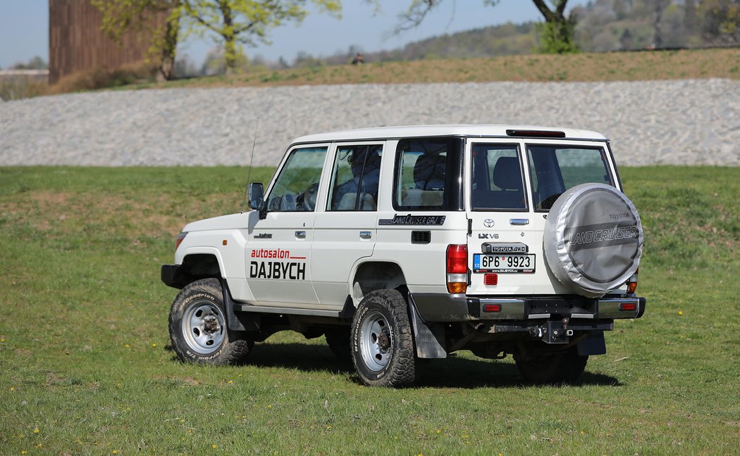 Toyota Land Cruiser 76