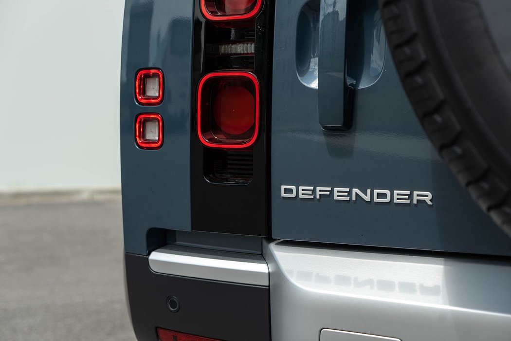 Land Rover Defender 90 S D200