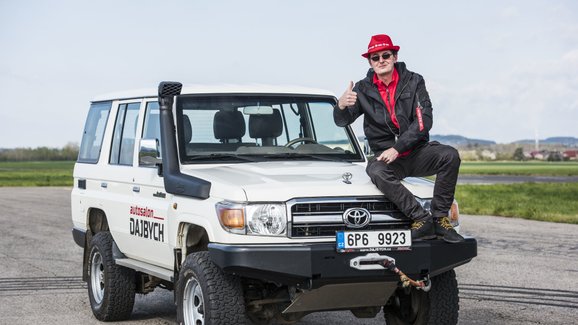 Martin Vaculík a Land Cruiser řady 70: I takové nové auto koupíte v&nbsp;Česku!