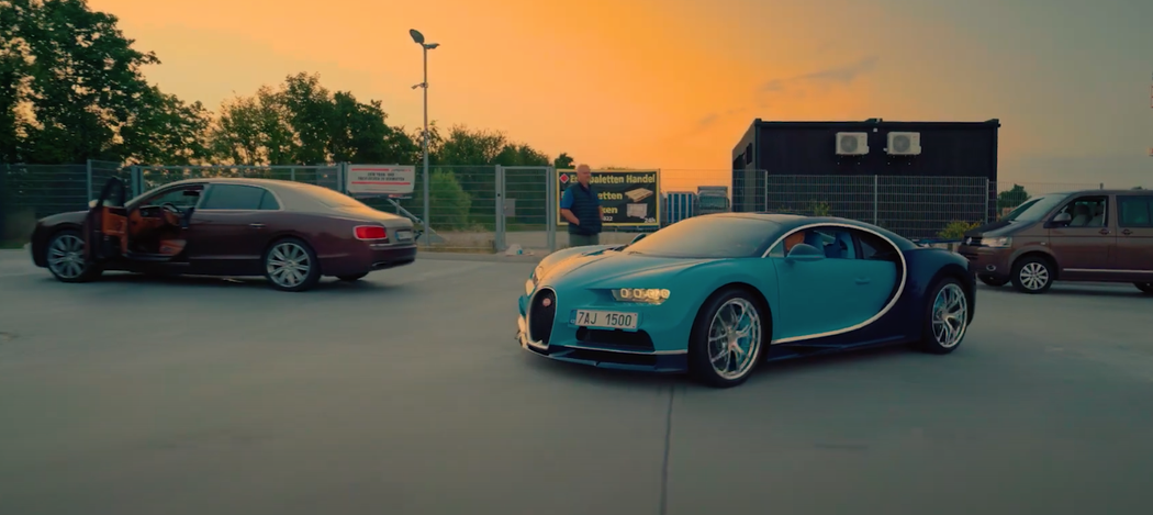 Bugatti Chiron vs Autobahn