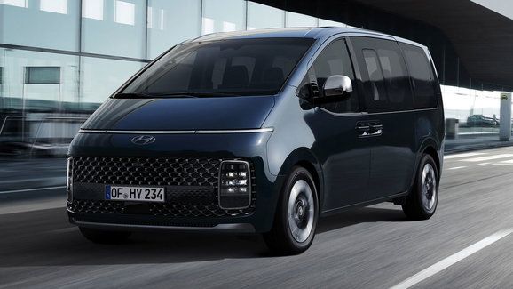 Futuristický Hyundai Staria zná české ceny. Umí být dostupný i opravdu luxusní