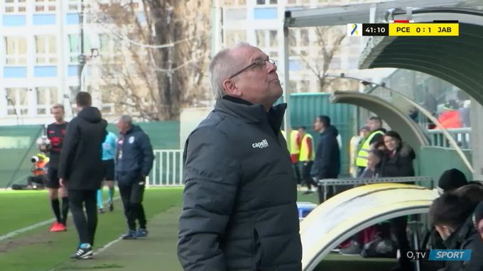 Rada řval na tribunu: Pojď dolů! Já ti ji nakouřím, že... Proč běsnil? Rada řval na tribunu: Pojď dolů! Já ti ji nakouřím, že... Proč běsnil?
