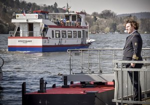 Slavnostním nástupem kapitánů a prvními jízdami odstartovala na Brněnské přehradě v pořadí 77.plavební sezóna. Loni se loďmi svezlo rekordních 290 tisíc zájemců.