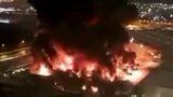 Mohutný požár a exploze v Moskvě: Populární obchoďák zachvátily plameny, zemřel jeden člověk