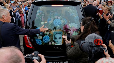 Emotivní pohřeb Sinéad O'Connorové: Plakalo celé nábřeží! Ulice rozezněly její hity