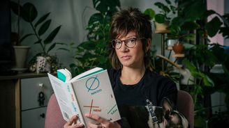 Vše zařídit a nezhroutit se. Nová Soukupová je o pastech, které číhají na ženy Vše zařídit a nezhroutit se. Nová Soukupová je o pastech, které číhají na ženy