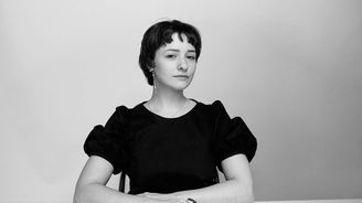 Tereza Rosalie Kladošová: Málokterá žena z korporátu si troufne nosit věci ode mě Tereza Rosalie Kladošová: Málokterá žena z korporátu si troufne nosit věci ode mě