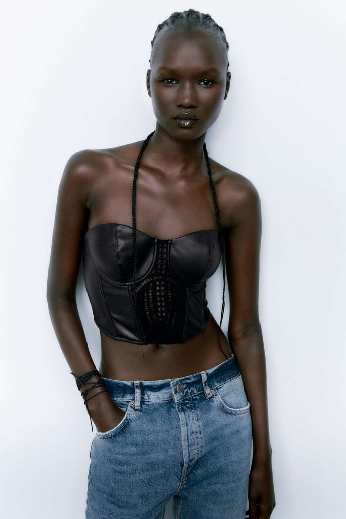 Koženkový korzet, Zara, 549 Kč, zara.com Koženkový korzet, Zara, 549 Kč, zara.com