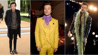 Od One Direction po ikonu gender fluid módy: Stylový vývoj Harryho Stylese