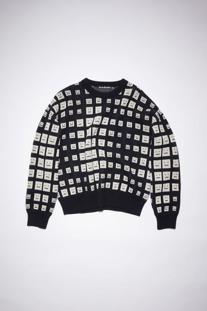 Svetr, Acne Studios, 390 eur, acnestudios.com