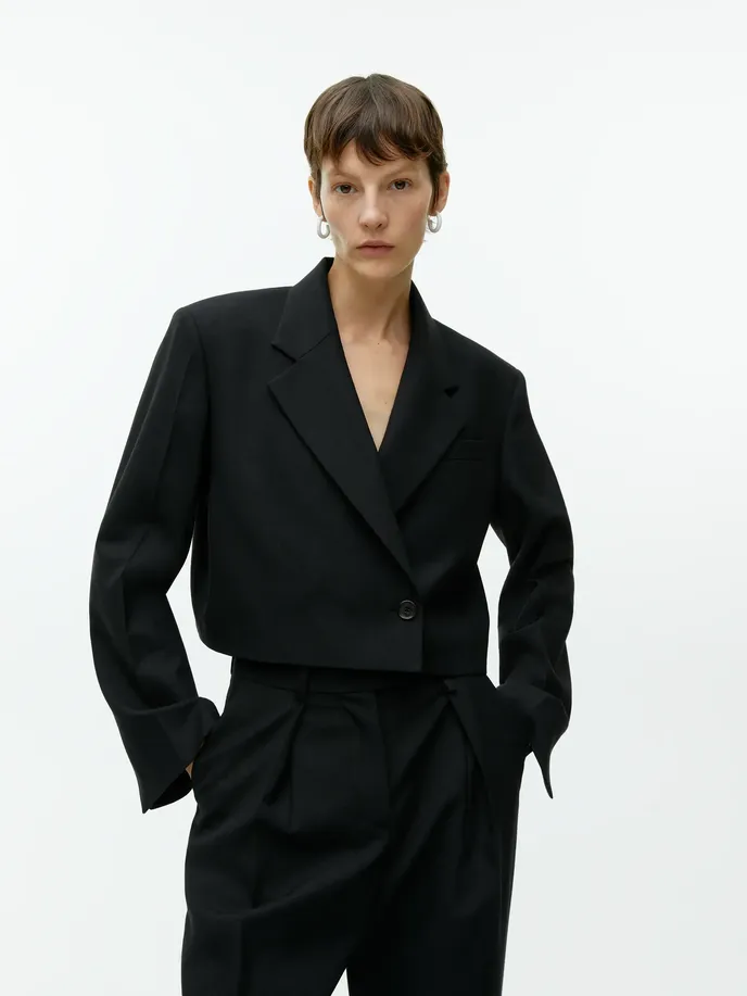 Zkrácené sako, Arket, 159 eur, arket.com Zkrácené sako, Arket, 159 eur, arket.com