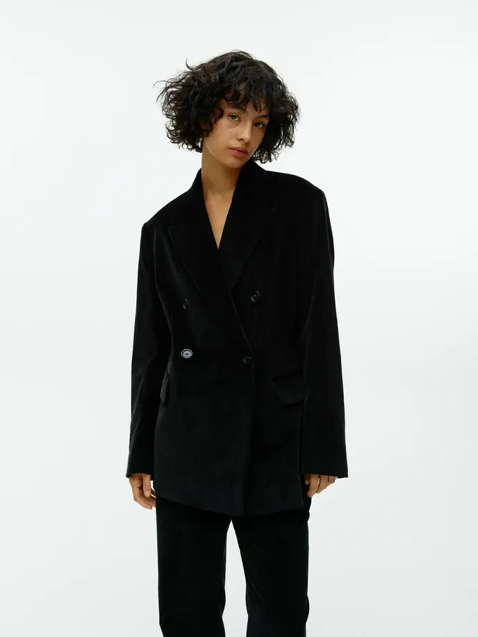 Manšestrové sako, Arket, 159 eur, arket.com Manšestrové sako, Arket, 159 eur, arket.com