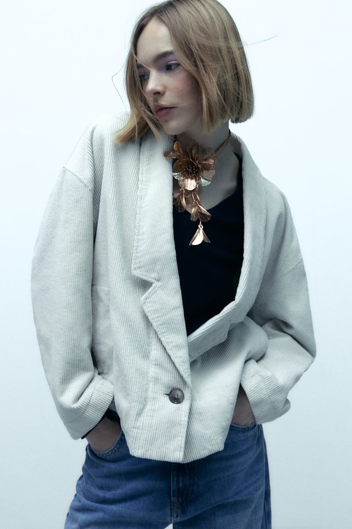 Náhrdelník, Zara, 699 Kč, zara.com Náhrdelník, Zara, 699 Kč, zara.com