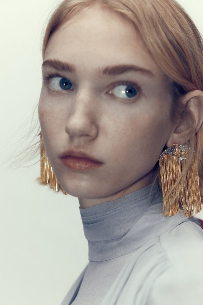 Náušnice, Zara, 499 Kč, zara.com Náušnice, Zara, 499 Kč, zara.com