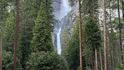 Yosemite Falls měří 739 metrů.