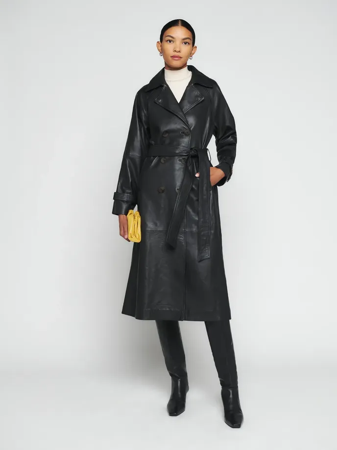 Kožený, Reformation x Veda, 24 700 Kč, thereformation.com / Zdroj: Archiv firem Kožený, Reformation x Veda, 24 700 Kč, thereformation.com / Zdroj: Archiv firem