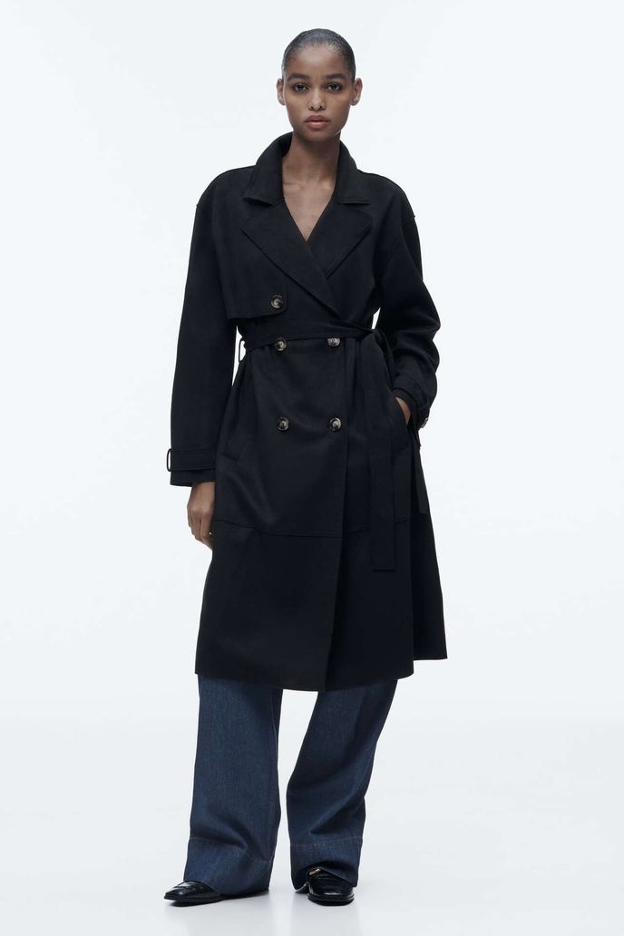 Z umělého semiše, Zara, 1999 Kč, zara.com / Zdroj: Archiv firem Z umělého semiše, Zara, 1999 Kč, zara.com / Zdroj: Archiv firem