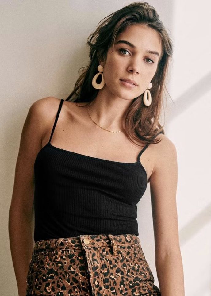Body, Sézane, 60 eur, sezane.com / Zdroj: Archiv firem Body, Sézane, 60 eur, sezane.com / Zdroj: Archiv firem