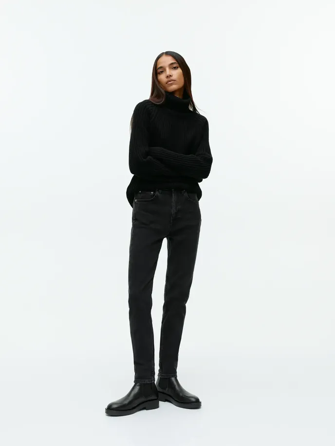 Slim džíny, Arket, 79 eur, arket.com Slim džíny, Arket, 79 eur, arket.com