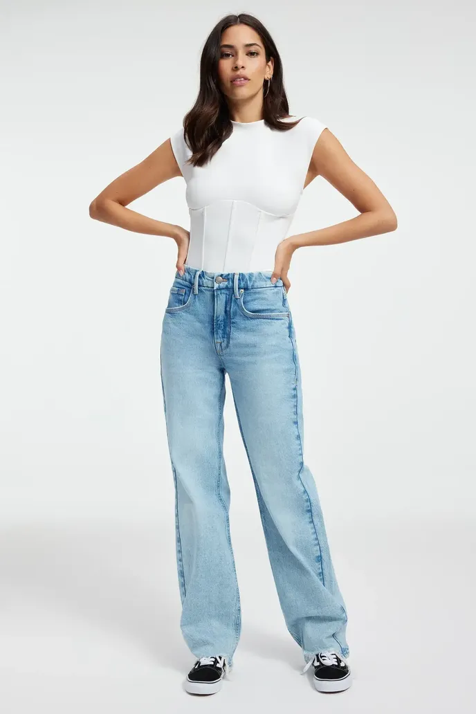 Volné džíny, Good American, 3542 Kč, goodamerican.com Volné džíny, Good American, 3542 Kč, goodamerican.com