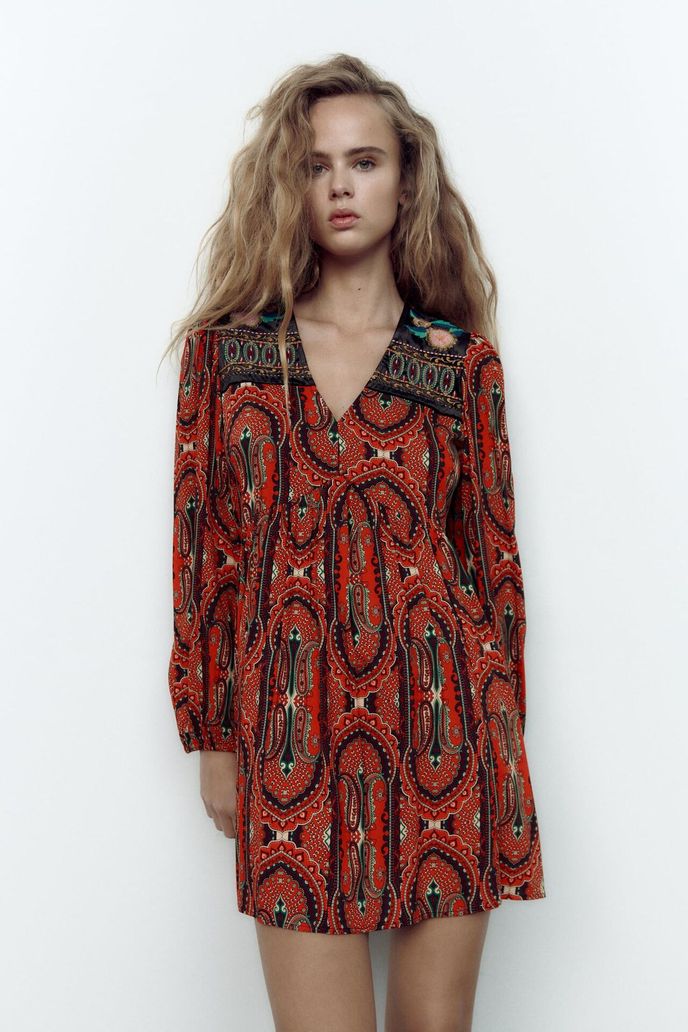 Šaty, Zara, 999 Kč, zara.com Šaty, Zara, 999 Kč, zara.com