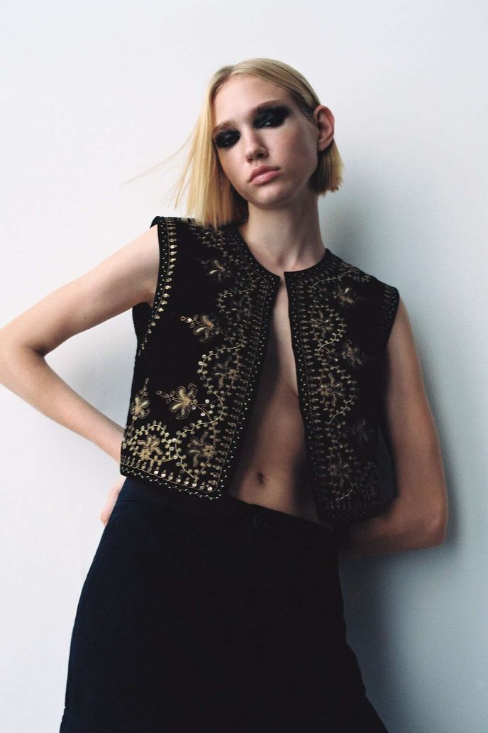 Vesta, Zara, 1199 Kč, zara.com Vesta, Zara, 1199 Kč, zara.com