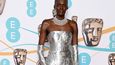 Sheila Atim v modelu Prada