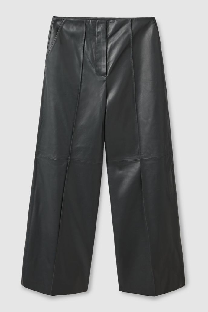 Kožené kalhoty, COS, 390 eur, cos.com