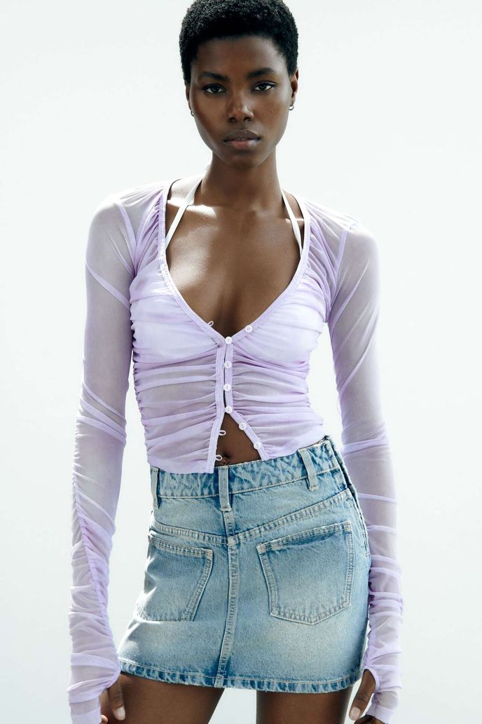 Top ve stylu Y2K, Zara, 549 Kč, zara.com Top ve stylu Y2K, Zara, 549 Kč, zara.com