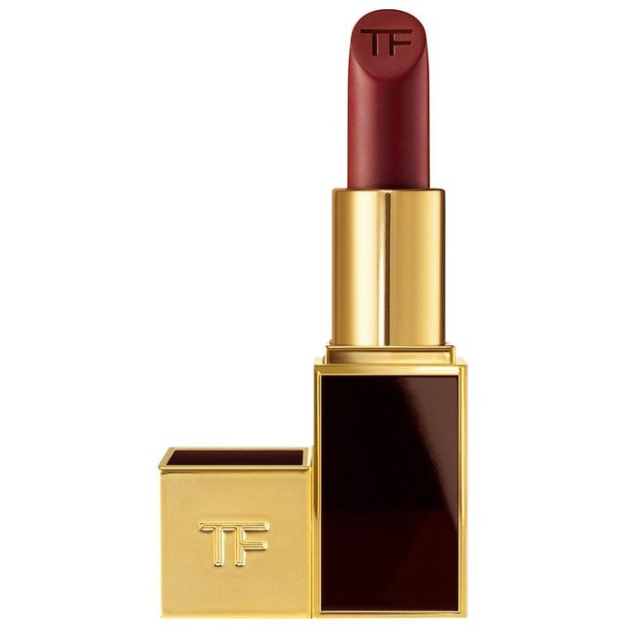 Matná rtěnka v odstínu Velvet Cherry, Tom Ford, 1760 Kč, douglas.cz