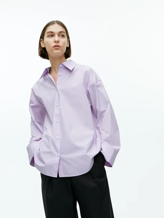 Popelínová oversize košile s proužkem, Arket, 69 eur, arket.com Popelínová oversize košile s proužkem, Arket, 69 eur, arket.com