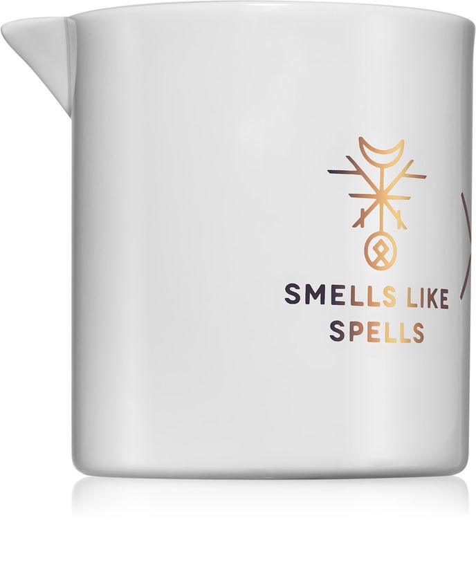 Masážní svíčka s vůní ambry a pačuli, Smells Like Spells, 1025 Kč, notino.cz