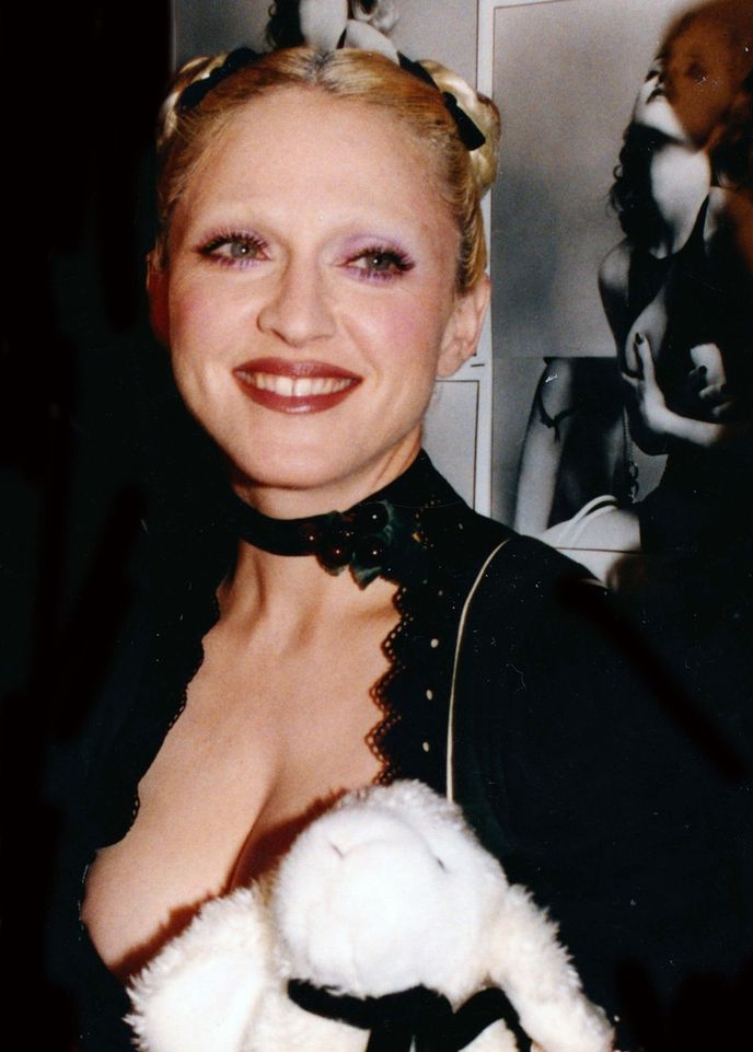 Madonna s odbarveným obočím v roce 1992
