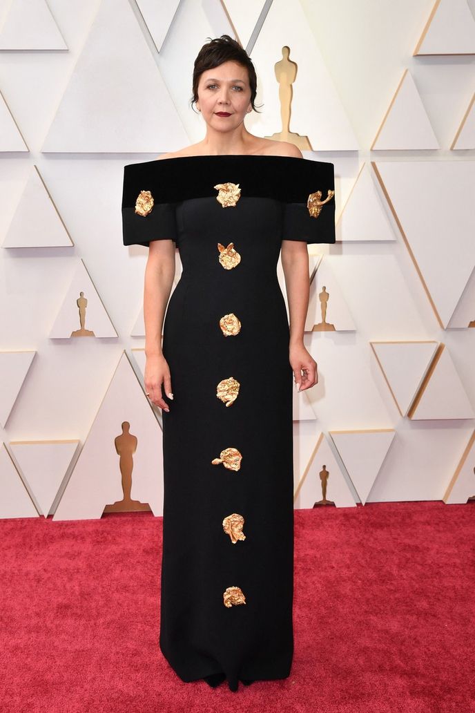 Maggie Gyllenhaal v Schiaparelli na Oscarech.