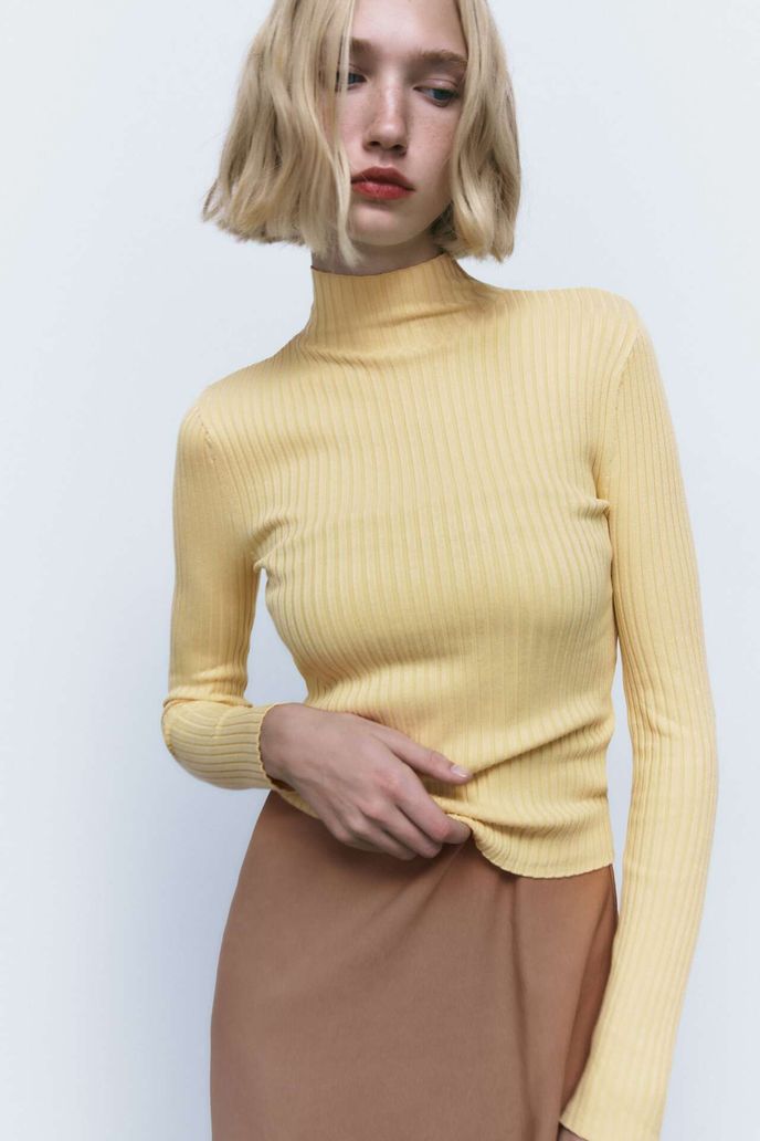 Tenký rolák, Zara, 549 Kč, zara.com Tenký rolák, Zara, 549 Kč, zara.com