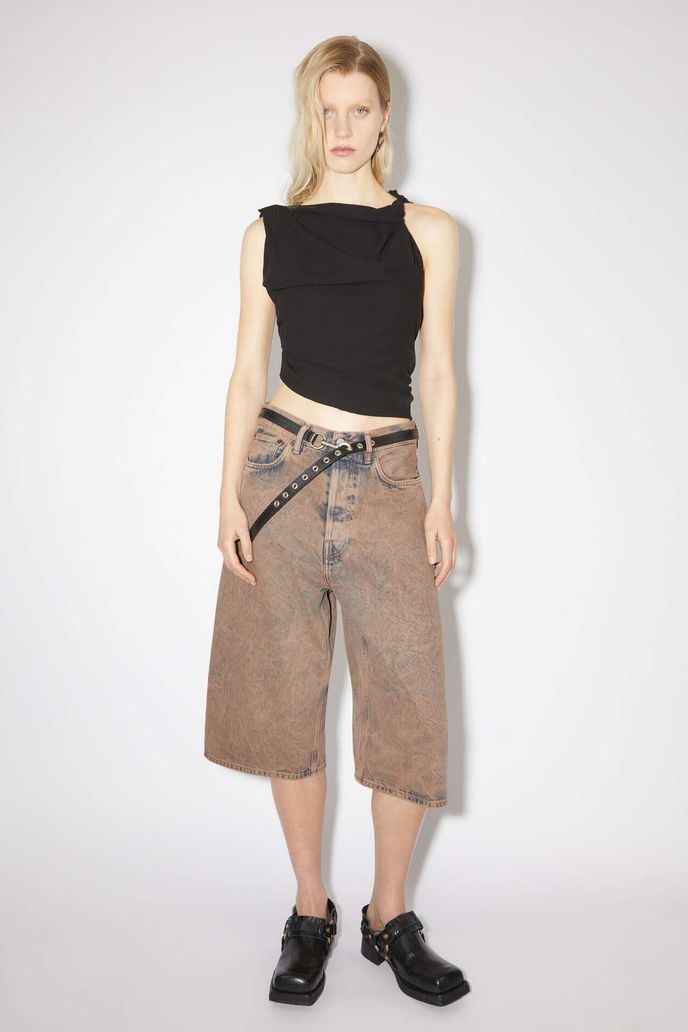 Acne Studios, 360 eur, acnestudios.com Acne Studios, 360 eur, acnestudios.com