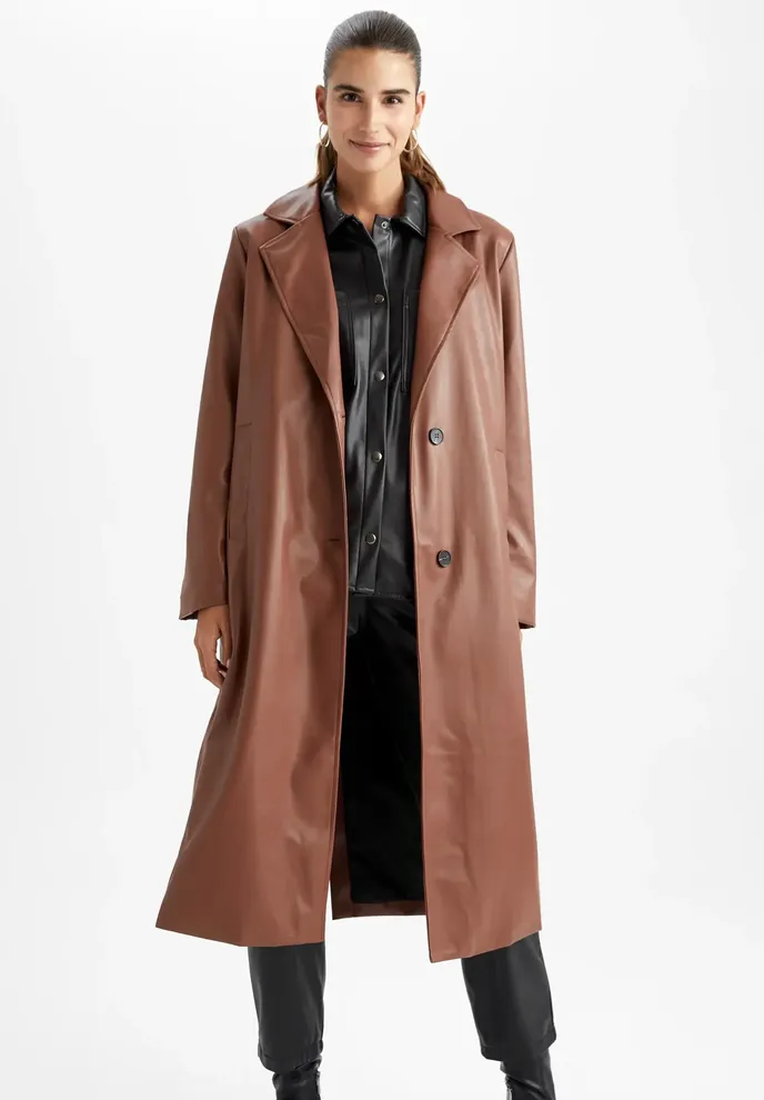 Koženkový kabát, DeFacto, 1900 Kč, zalando.cz Koženkový kabát, DeFacto, 1900 Kč, zalando.cz