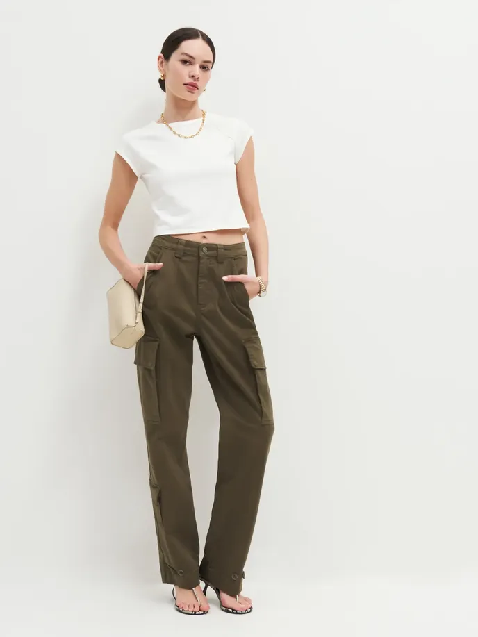 Kargo kalhoty, Reformation, 5200 Kč, thereformation.com Kargo kalhoty, Reformation, 5200 Kč, thereformation.com