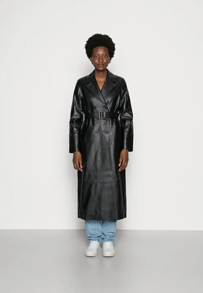 Kožený kabát, Ivy Oak, 22 199 Kč, zalando.cz Kožený kabát, Ivy Oak, 22 199 Kč, zalando.cz