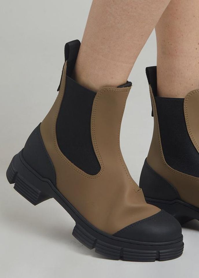 Ganni, 215 eur, thefrankieshop.com Ganni, 215 eur, thefrankieshop.com