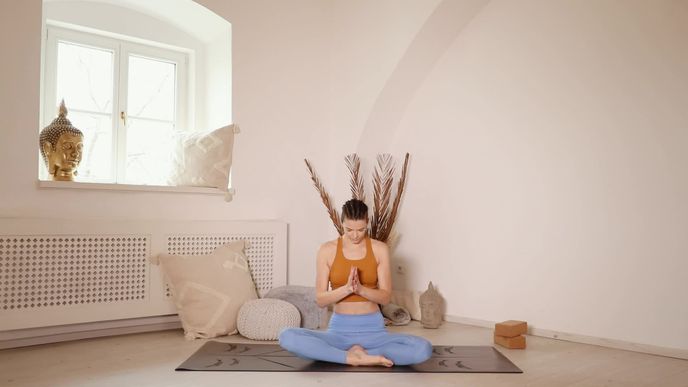 Jógou pro lepší spánek – cvičte s časopisem Dieta