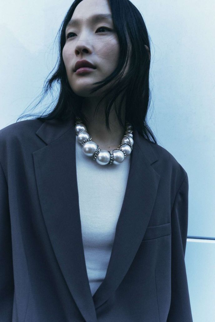 Perlový náhrdelník, Zara, 599 Kč, zara.com Perlový náhrdelník, Zara, 599 Kč, zara.com