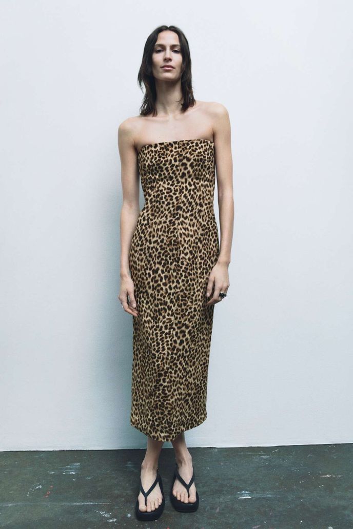 Pouzdrové šaty, Zara, 1399 Kč, zara.com Pouzdrové šaty, Zara, 1399 Kč, zara.com