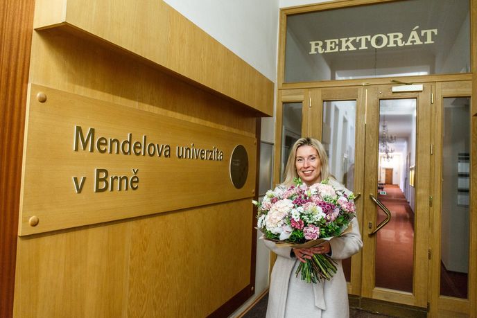 Nerudová může oslovit i mladou generaci – ta ji zná jako někdejší rektorku Mendelovy univerzity v Brně. Nerudová může oslovit i mladou generaci – ta ji zná jako někdejší rektorku Mendelovy univerzity v Brně.