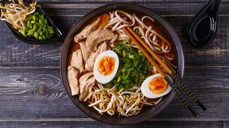 Milujete japonský ramen? Víme, jak na něj. Základem je chutný a pořádně silný vývar