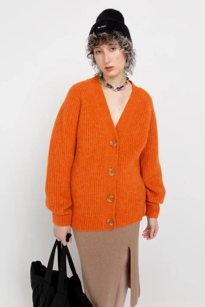 Kardigan, Buffet, 250 eur, buffetclothing.com Kardigan, Buffet, 250 eur, buffetclothing.com
