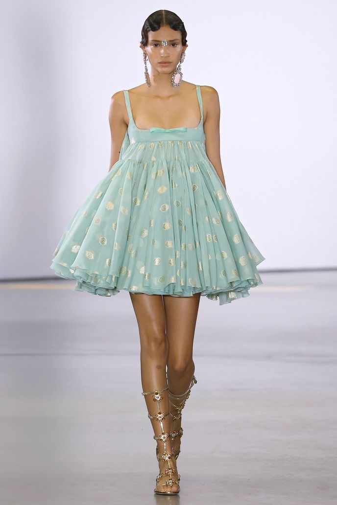Giambattista Valli jaro/léto 2023. Giambattista Valli jaro/léto 2023.