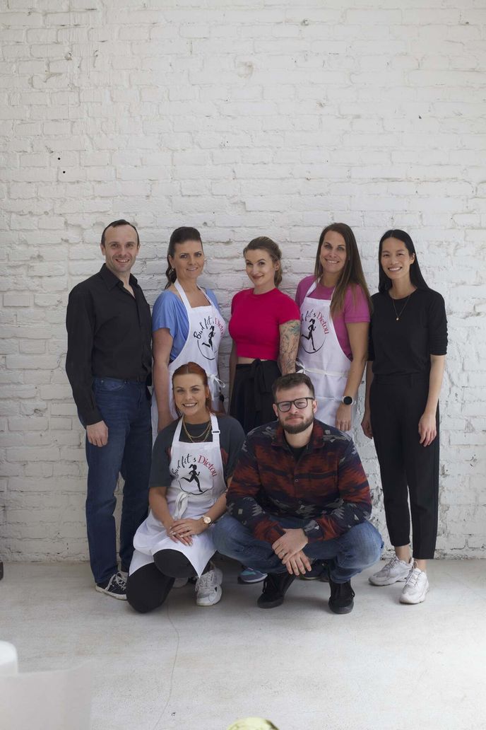 Účastnice projektu Buď fit s Dietou se svými školiteli na worskhopu SUPER JÍDLO. Účastnice projektu Buď fit s Dietou se svými školiteli na worskhopu SUPER JÍDLO.