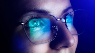 Jak modré světlo ovlivňuje naše oči a zdraví?
