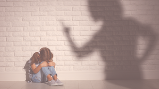 Bez facek a bez výprasku: Proč stále tolerujeme fyzické trestání dětí?
